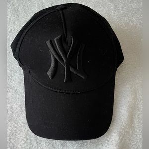 Black Yankees baseball cap